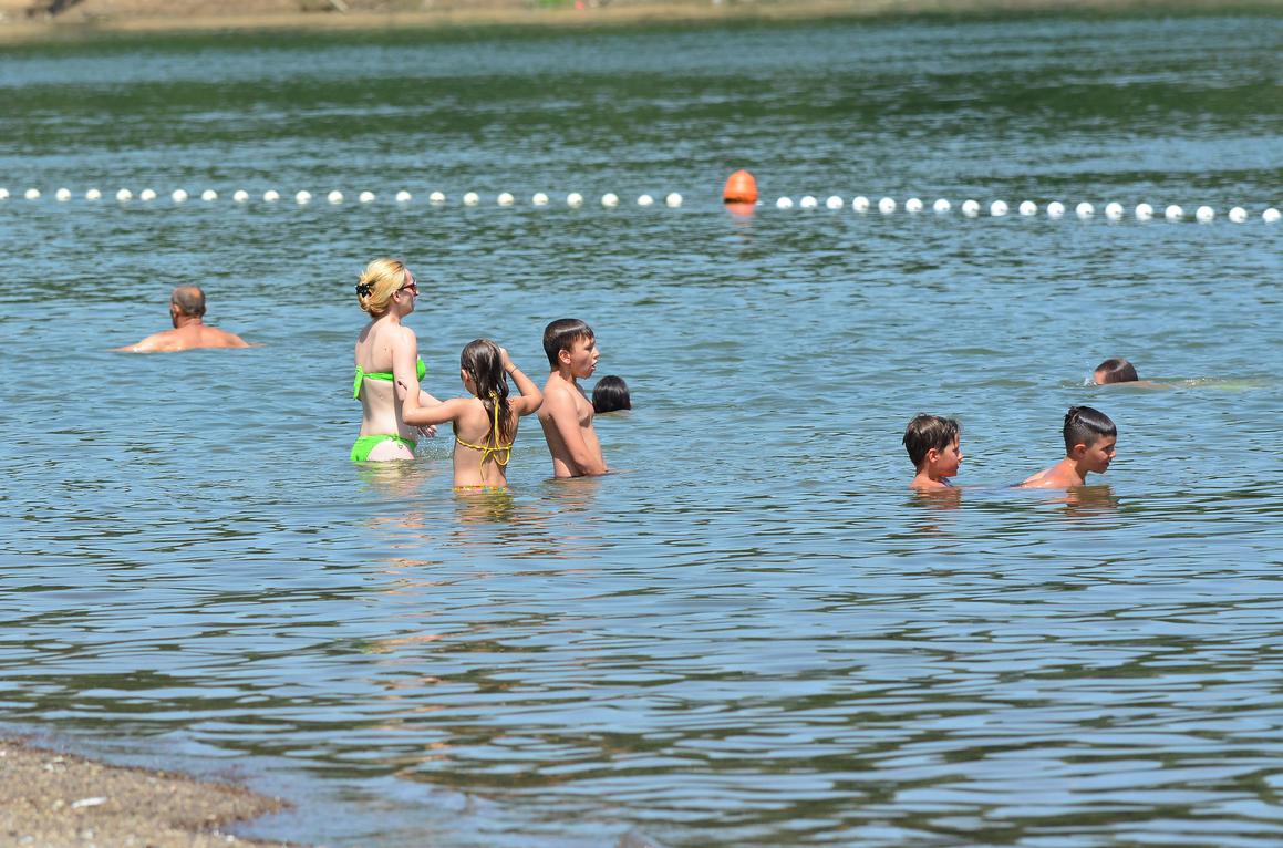 Otvorena nova kupališna sezona na Poloju, najljepšoj riječnoj plaži