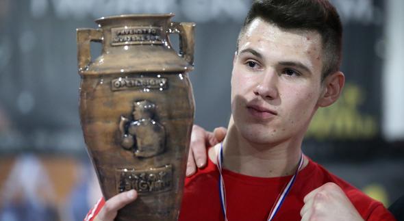 Andrija Šimić, prvak u obaranju ruke