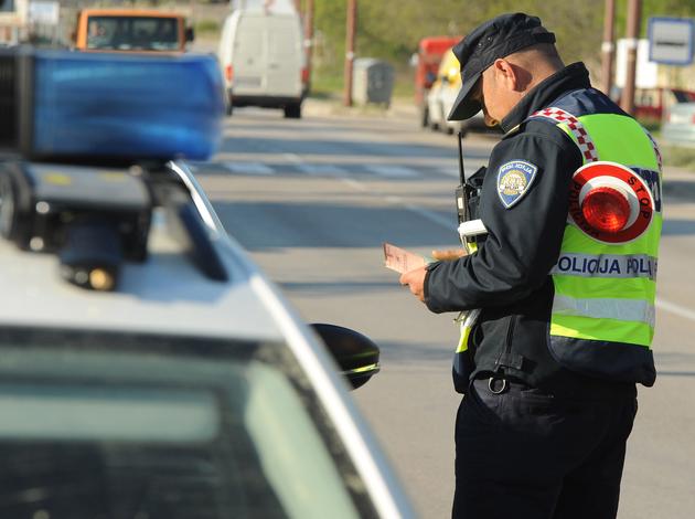 policija