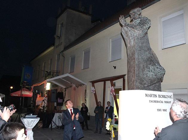 Otkriven spomenik biskupu Martinu Borkoviću