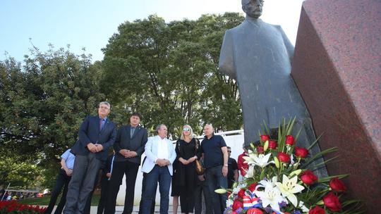 Željko Kerum polaže vijenac na spomenik Franji Tuđmanu