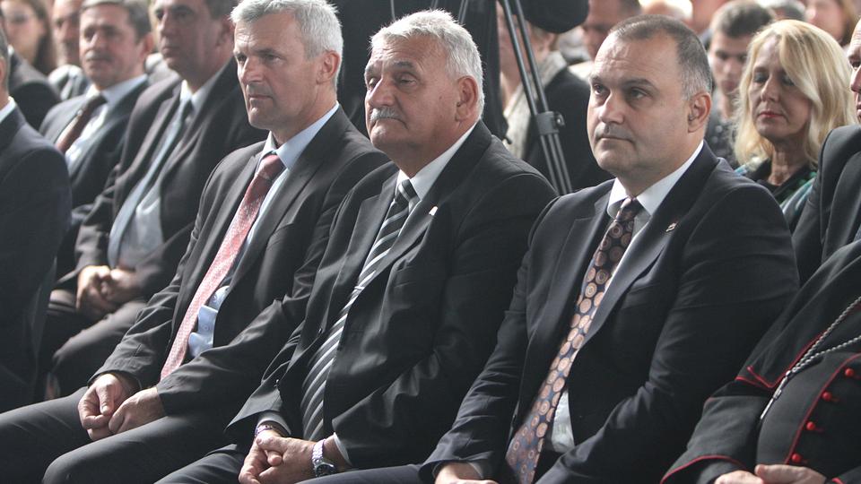 Gradonačelnik Ogulina Jure Turković, karlovački župan Ivan Vučić i gradonačelnika Karlovca Damir Jelić
