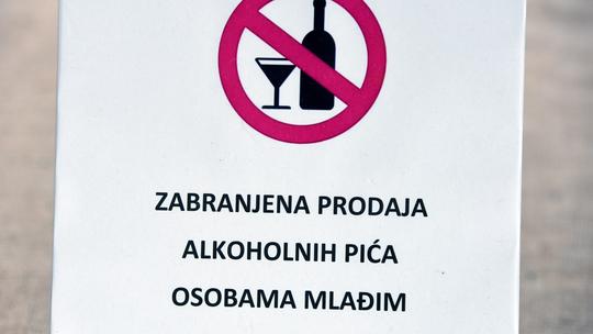 Znak zabrane prodaje alkohola maloljetnicima