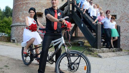Svadbena povorka na biciklima u Sisku