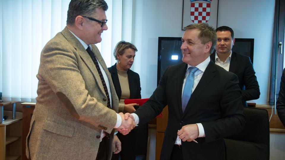 Dražen Barišić potpisivanje ugovora o karidološkoj ambulanti