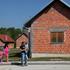 Nakon 18 godina obitelji kosovskih Hrvata primili ključeve kuća u naselju Dumače