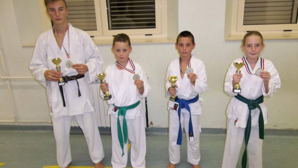 Nova zlata za karate školu Pirovac