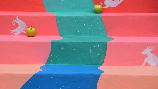 Šestaši OŠ "Pećine" oslikali su stepenice do škole