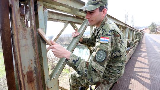 Karlovac: Vojnici pomažu u radovima na sanaciji mosta Velika Jelsa - Hrnetić