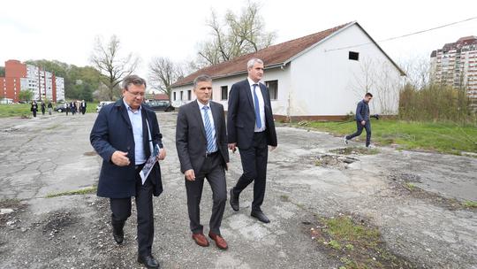 Vlada je vojarnu Gradu Karlovcu darovala odlukom iz prosinca 2018.
