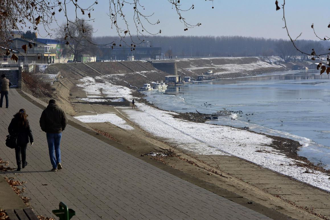 Slavonski Brod i Sava "zaleđeni" na minus 20 stupnjeva