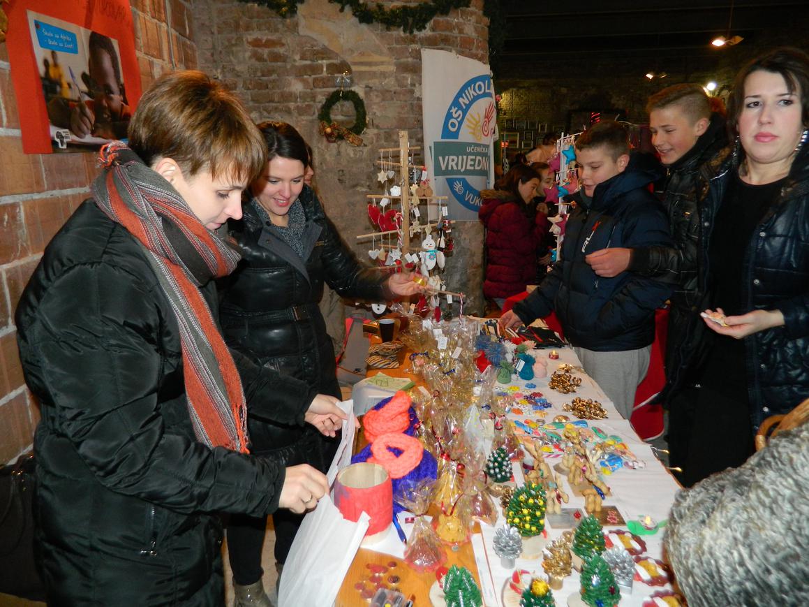Otvoren Božićni sajam u Vukovaru