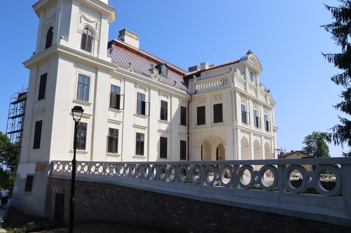 Radovi na Velikom dvorcu Pejačević privode se kraju: Pročelje već mami poglede