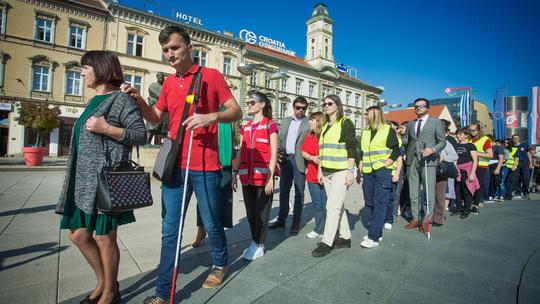 Akcijom "Prošetajmo zajedno“ obilježen Međunarodni dan slijepih i slabovidnih osoba