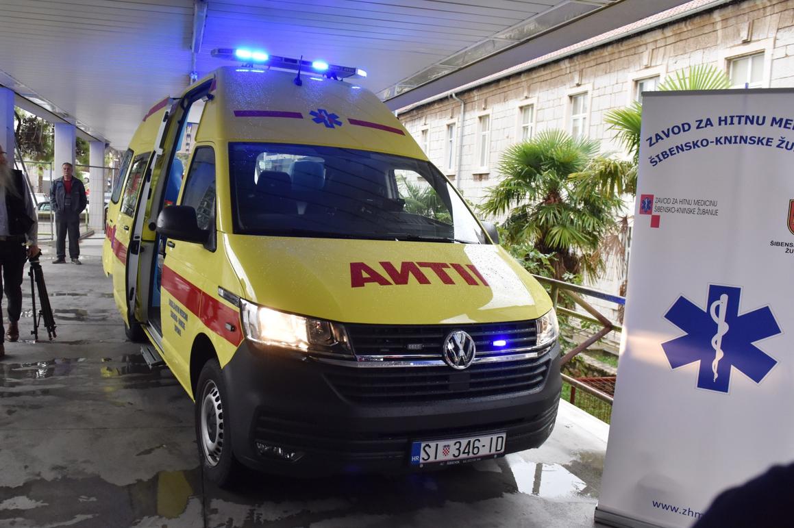 Novo sanitetsko vozilo predano županijskom Zavodu za hitnu medicinu