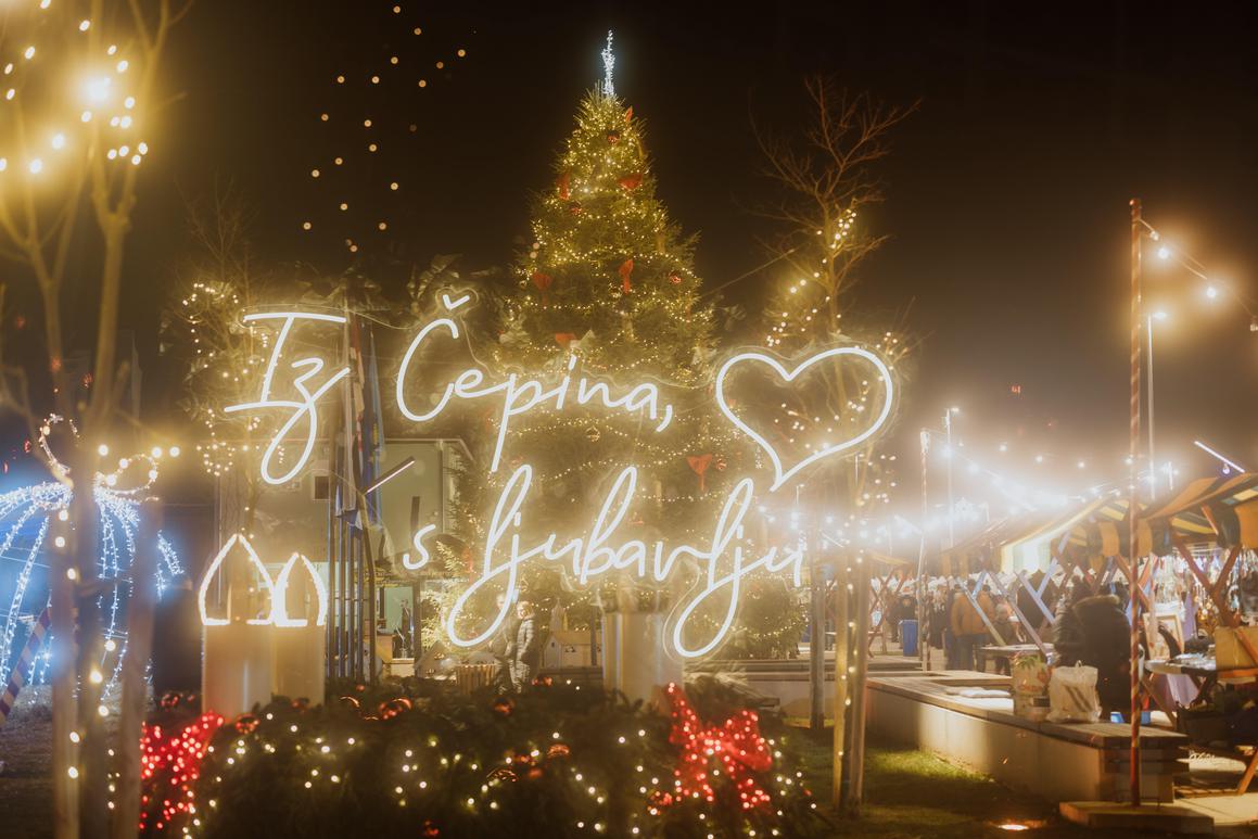 Od skromnog druženja zajednice do pravog Božićnog sajma u Čepinu