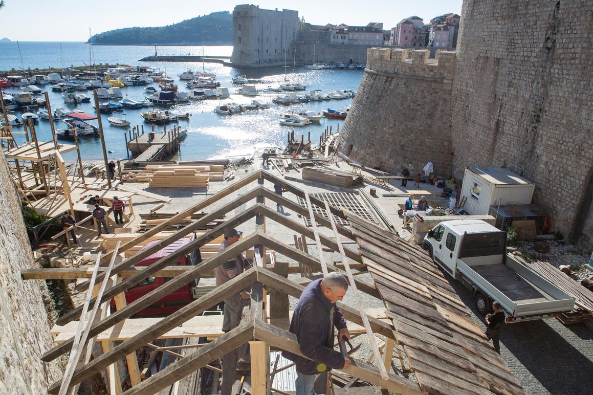 U Dubrovniku počelo postavljanje kulisa za film Robin Hood