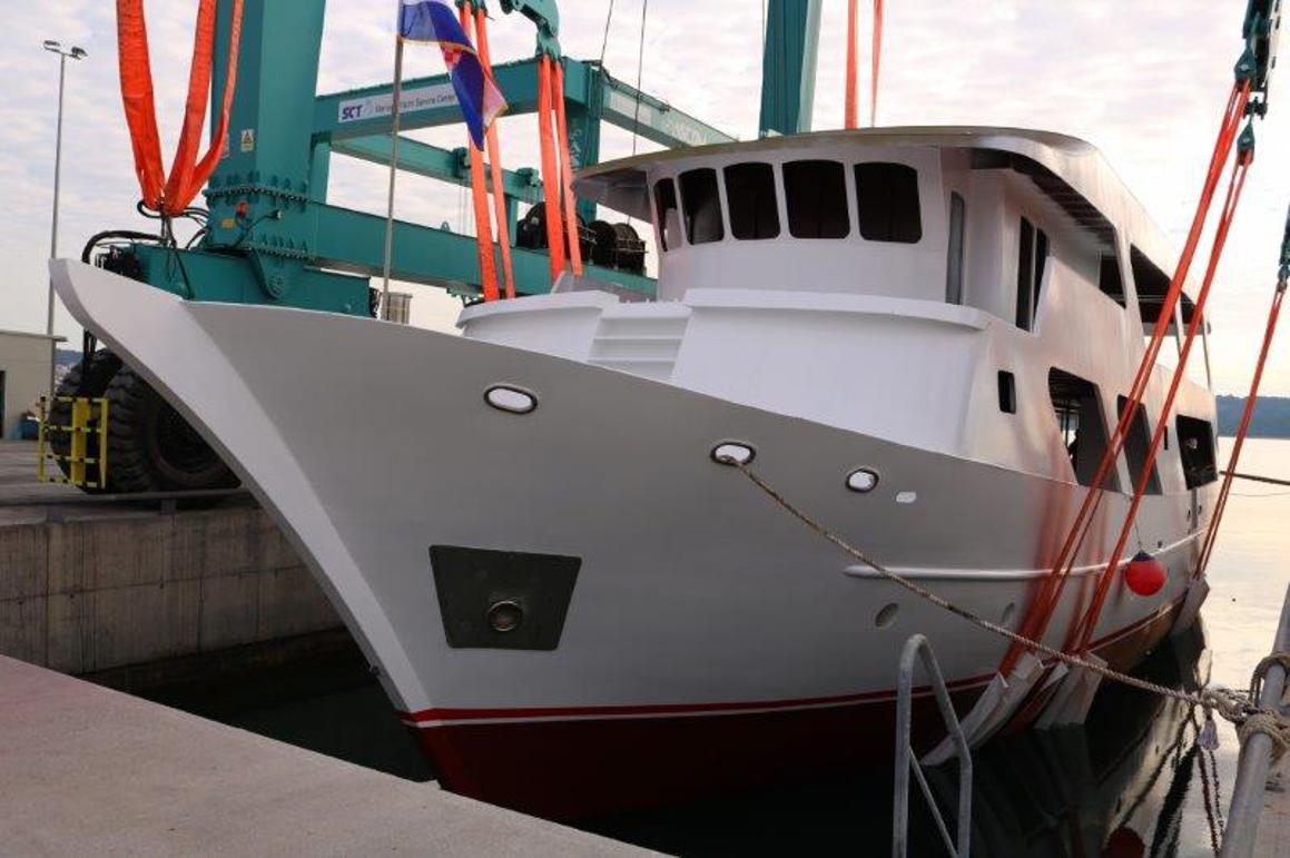 U Brodotrogiru porinut novi brod za nautički turizam