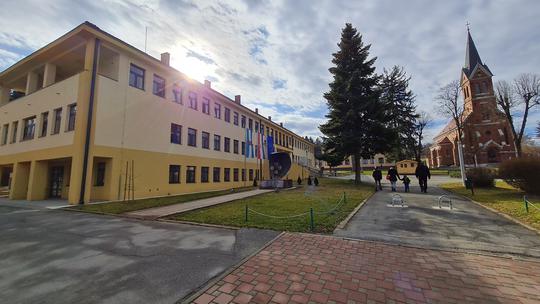 Grad Slatina već niz godina provodi više mjera pomoći kojima se pridonosi zadovoljavanju socijalno-životnih potreba građana