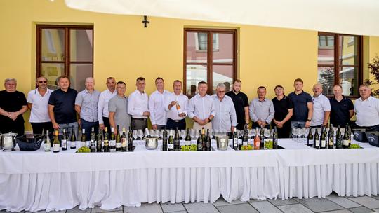 storyeditor/2025-06-28/decanter_vina_vz_zupanija_2025_5.jpg