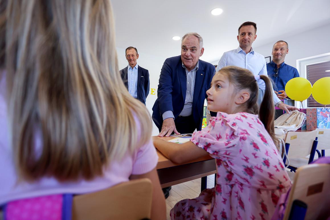 Suze radosnice na Drveniku Velikom: škola opet otvorena