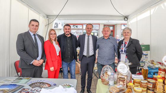 Slavonija i Lika uvijek su bili "jedno srce", a u središtu Gospića predstavili smo se s proizvodima koji predstavljaju naš zavičaj, rekao je župan Anušić