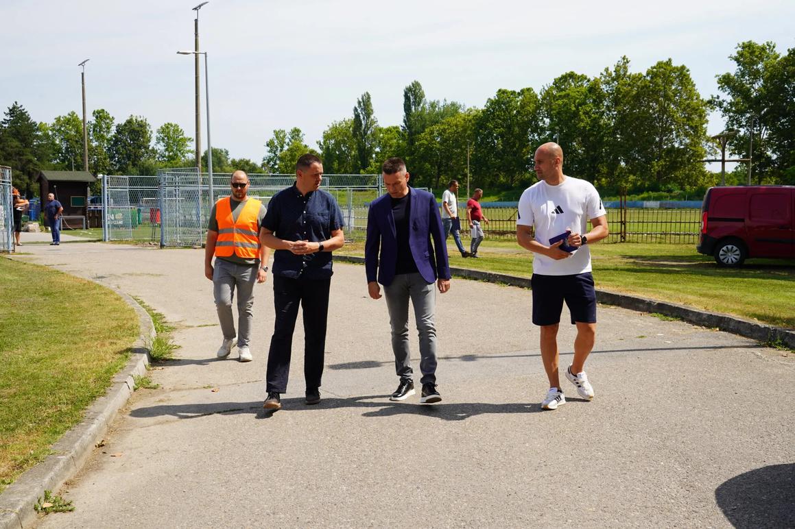 Uređuju se nogometno igralište, svlačionice, a gradi se i pomoćni teren