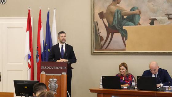GRADONAČELNIK Mato Franković predstavio je najveći do sada proračun Grada Dubrovnika u kojem su se prvi put našli i projekti na prijedlog građana kroz participativno budžetiranje