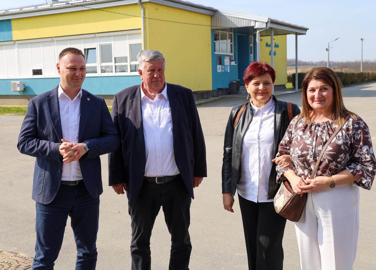 Želimo ovu općinu učiniti još poželjnijim mjestom za život, kazao je župan Marko Marušić, a da je riječ o veoma značajnoj investiciji, istaknuli su i načelnik Mato Tonković te ravnateljica ustanove Dušica Vunić