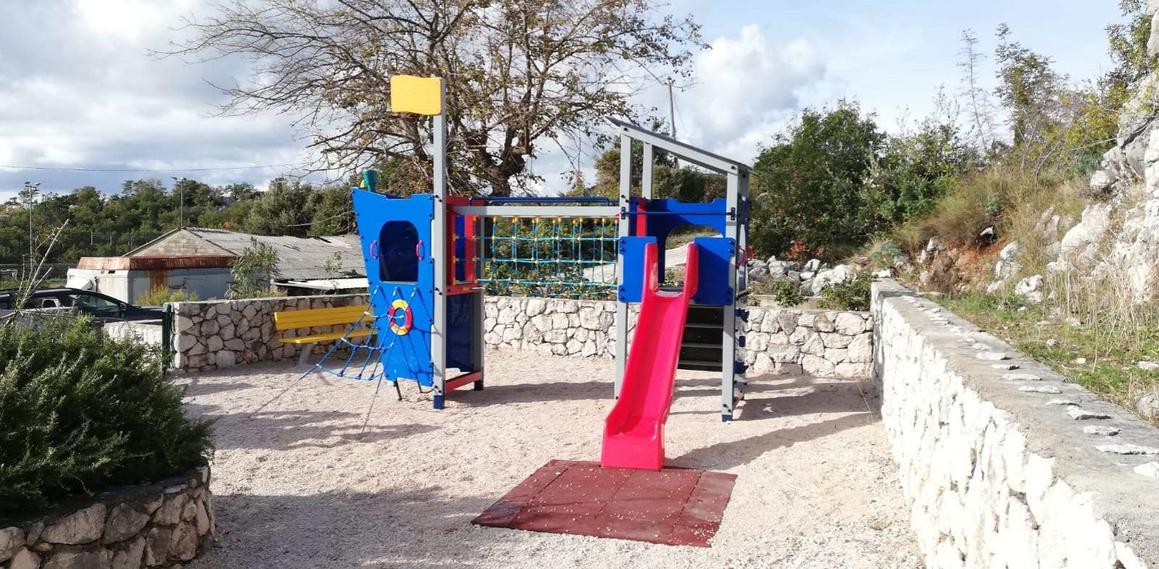 Nove sprave na dječjim igralištima u Kliševu i Gromači