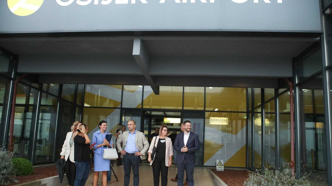 ISTOG DANA u Osijeku su otvoreni radovi na obnovi zračne luke i zatvoreni radovi na obnovi glavne zgrade željezničkog kolodvora