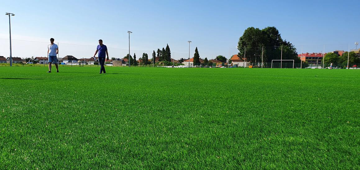 Gradski stadion dobio umjetnu travu