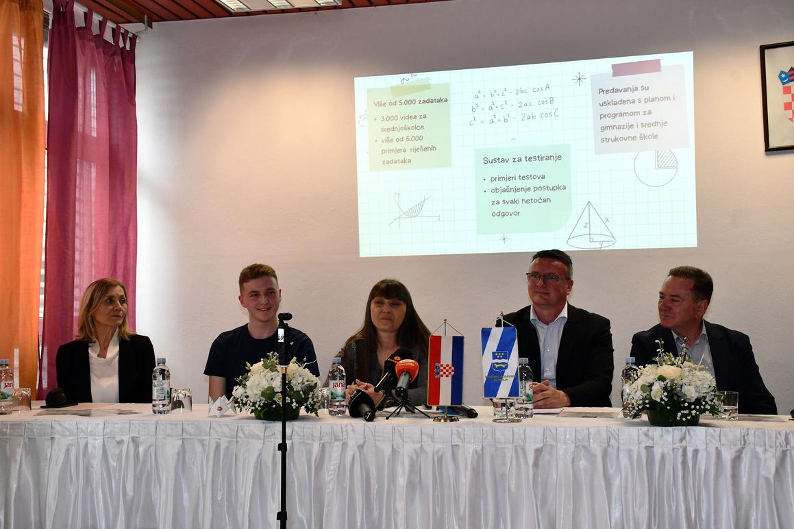 Online instrukcije iz matematike: više od 3000 lekcija dostupno na klik