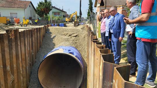 Najkompleksniji zahvat onaj je u Pavelinskoj ulici u Koprivnici gdje je u tijeku završna faza polaganja cijevi budućeg retencijskog bazena