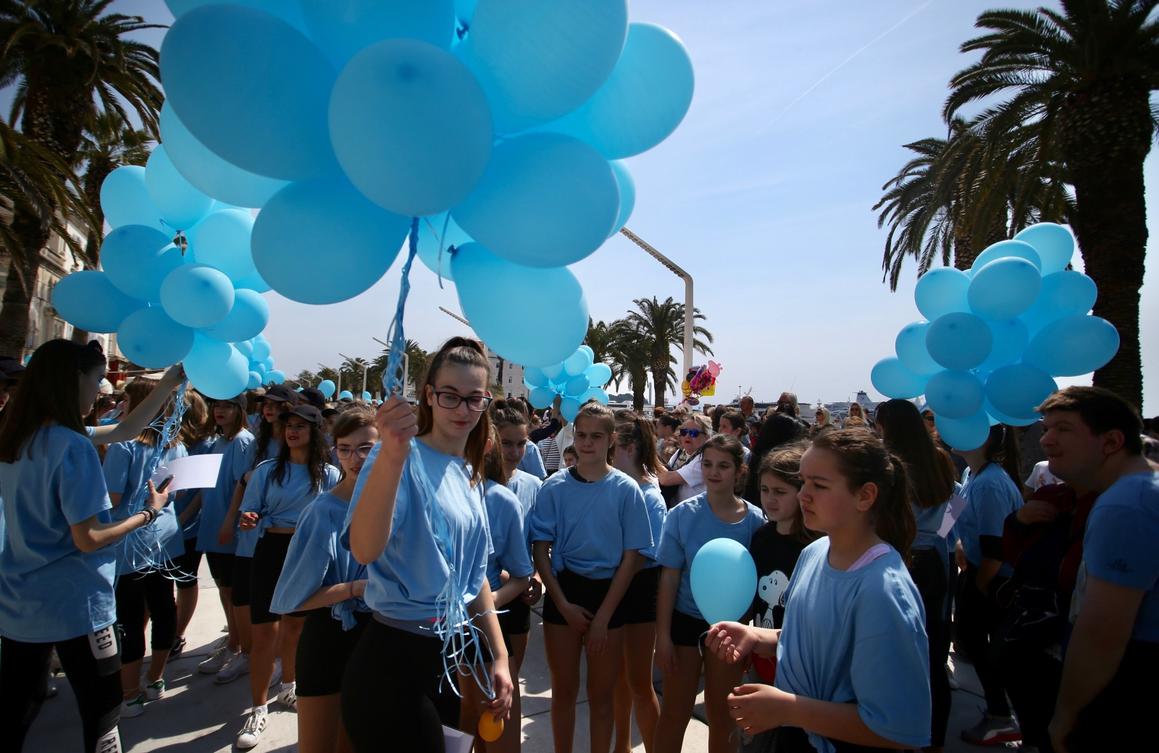 Plavi baloni letjeli iznad Splita