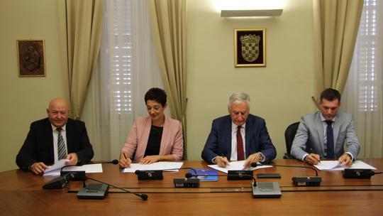 Župan Dobroslavić potpisao je ugovore o financiranju projekata komunalne infrastrukture i vodoprivrede