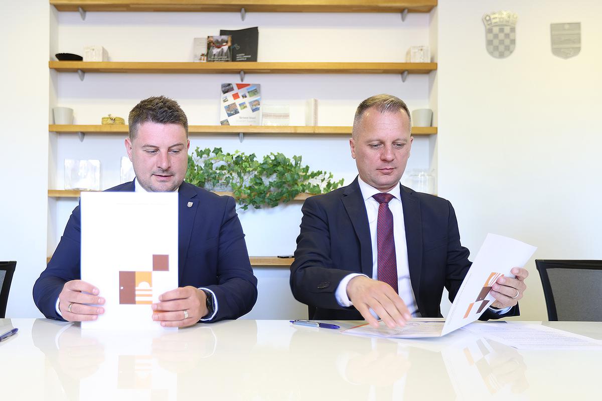 Ugovor su potpisali župan Igor Andrović i općinski načelnik Goran Doležal