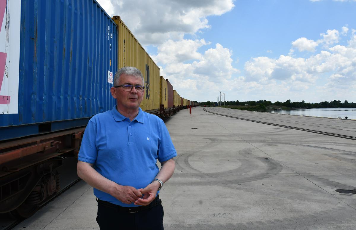 storyeditor/2025-06-01/PXL_110524_114376465.jpg PRVA MEĐUNARODNA ulazna riječna luka Europske unije smještena je na lijevoj obali rijeke Save na 363. riječnom kilometru, oko četiri kilometra jugoistočno od Slavonskoga Broda