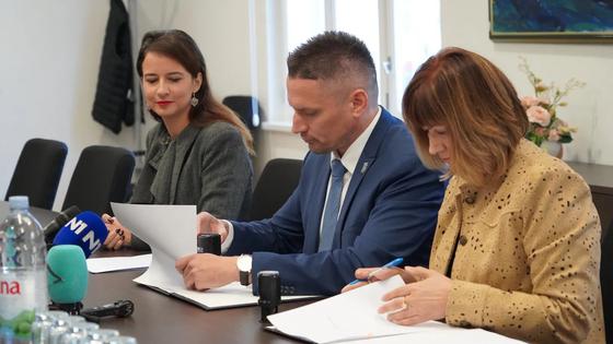storyeditor/2026-10-12/sisak_b_slager_-ugovor_grad_sindikati_fotog_rad_sisak.jpg