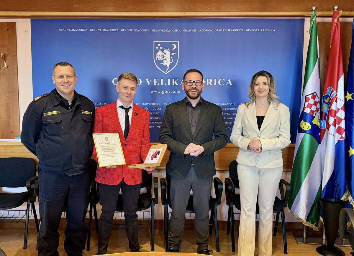 Maximiliana Bindernagela Vujnovića, u javnosti poznatijeg kao "gorički Spiderman", ugostio je gradonačelnik Krešimir Ačkar, koji mu je čestitao na nagradi