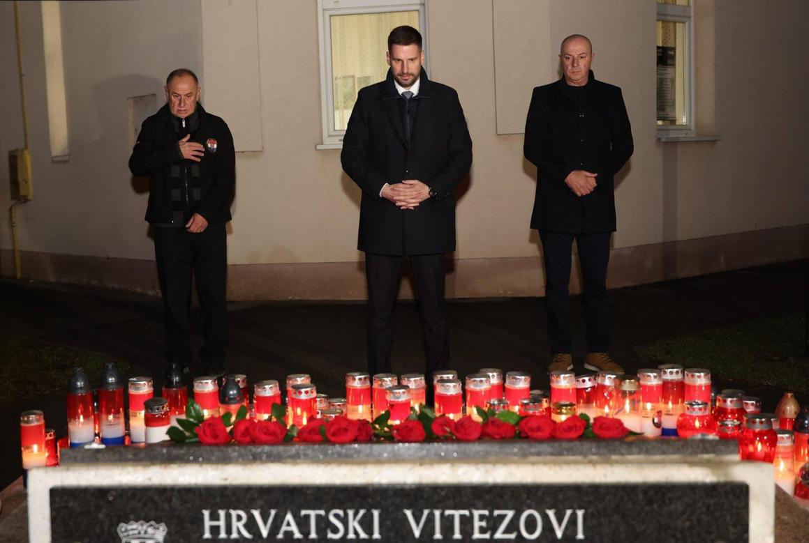 Svijeće za 16 poginulih pripadnika 106. brigade Hrvatske vojske