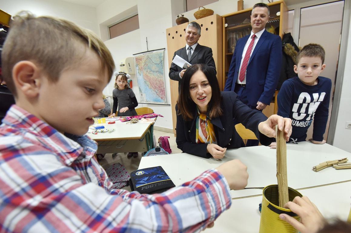 Ministrica Divjak zabavljala se s učenicima II Osnovne škole Čakovec