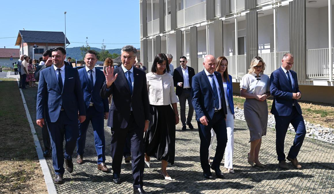 Uručeni ključevi za 171 stan u devet novih zgrada u Petrinji i Sunji