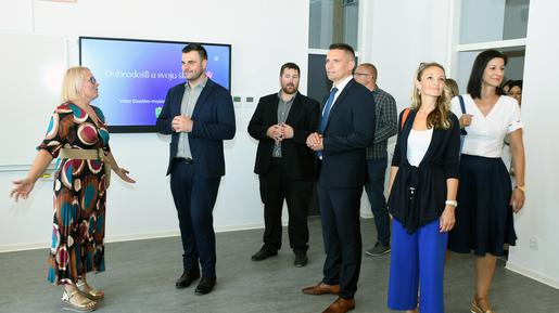 Škola je opremljena najnovijom opremom. I učenici i djelatnici su sretni, sve im izgleda kao san, kaže ravnateljica
