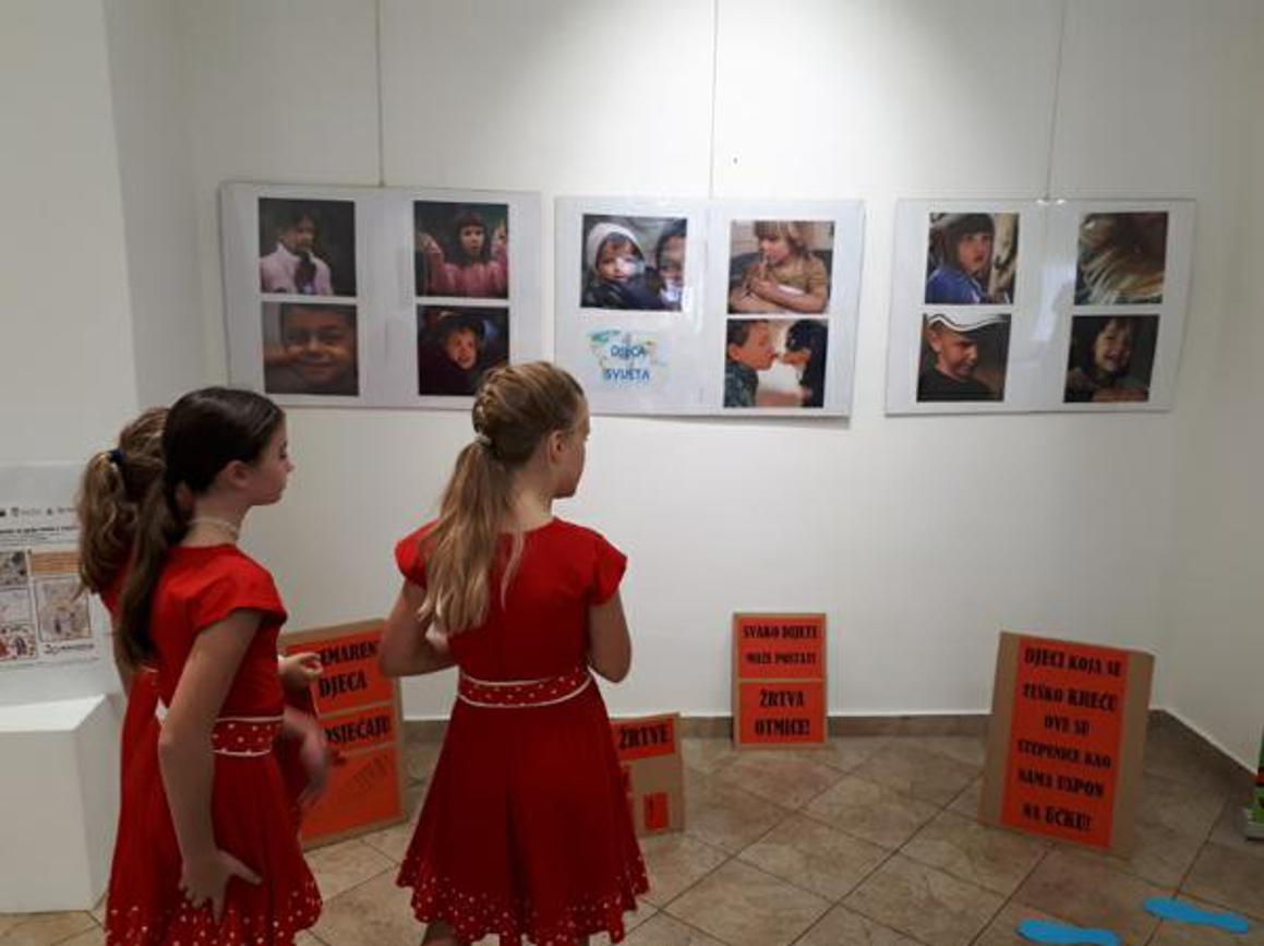 Izložba fotografija 'Koračajmo zajedno za dječja prava' u Lovranu