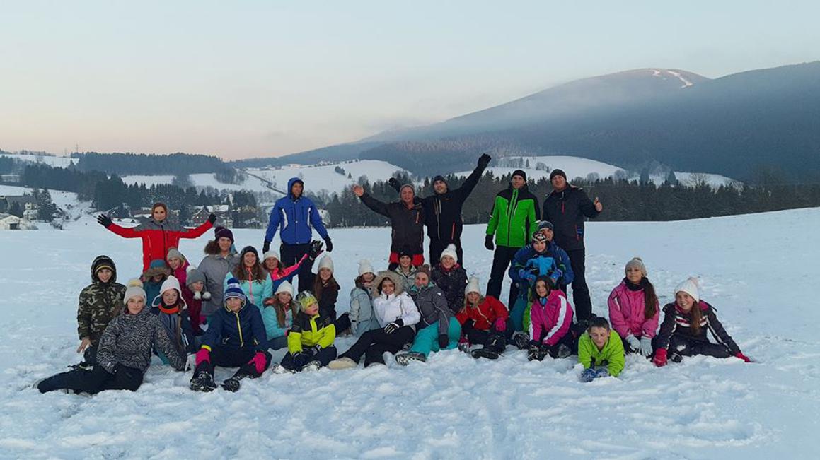 Mladi Virani na skijanju u Češkoj