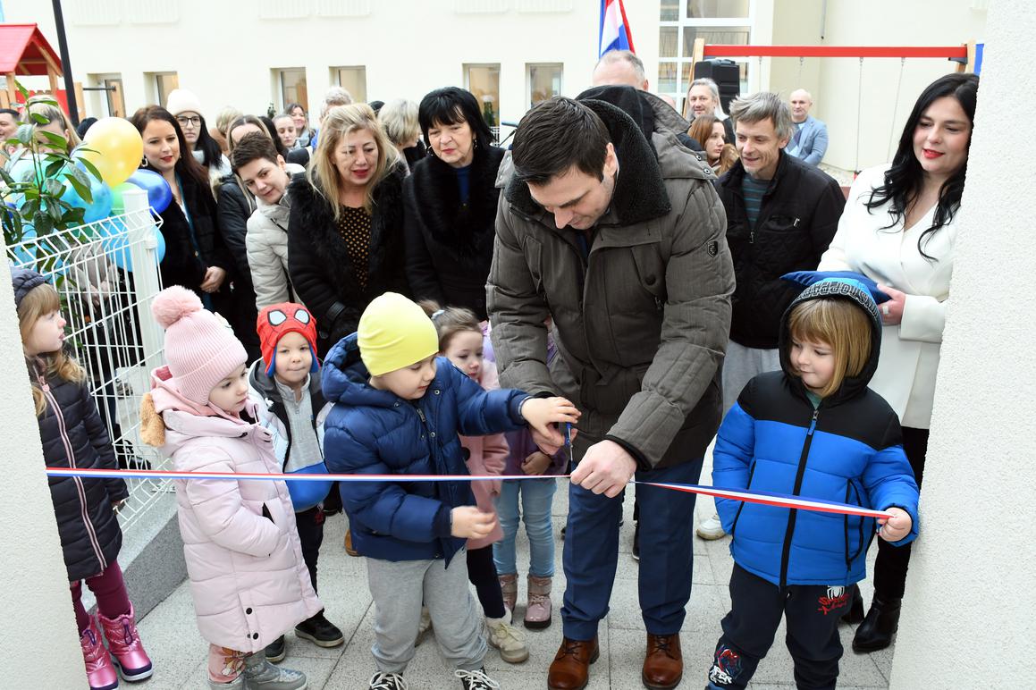 U Sisku svečano otvoren prvi županijski vrtić &quot;Zvjezdice&quot;