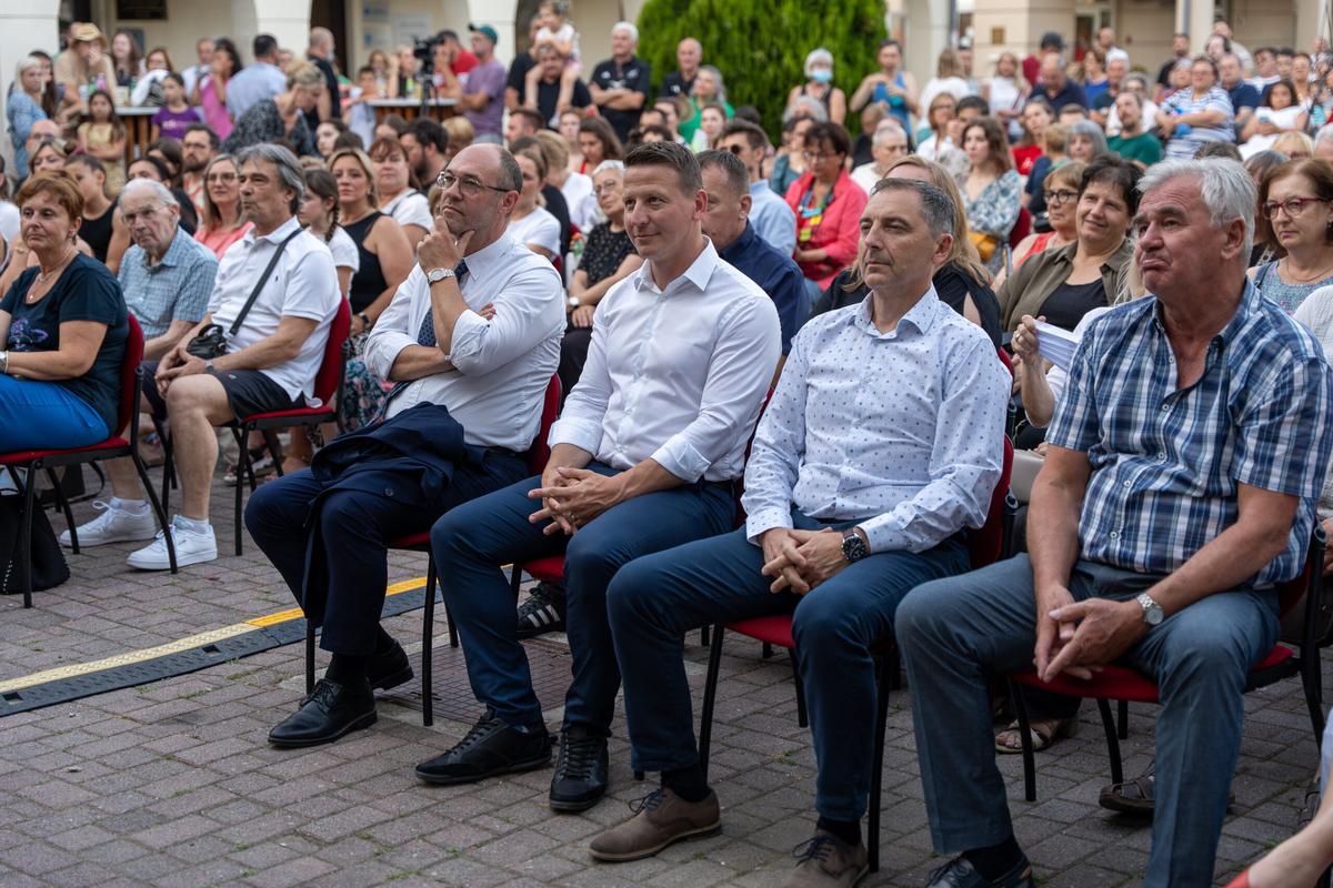 U SKLOPU 59. MEĐUNARODNE SMOTRE FOLKLORA ZAGREB Na pozornici su se predstavile skupine iz Čilea, Kostarike, Francuske, Italije, Bugarske, Sjeverne Makedonije i Gruzije
