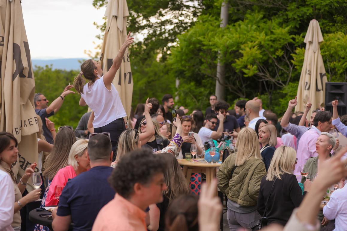 Na festivalu jagoda, vrhunski pjenušci i priče iz vinograda