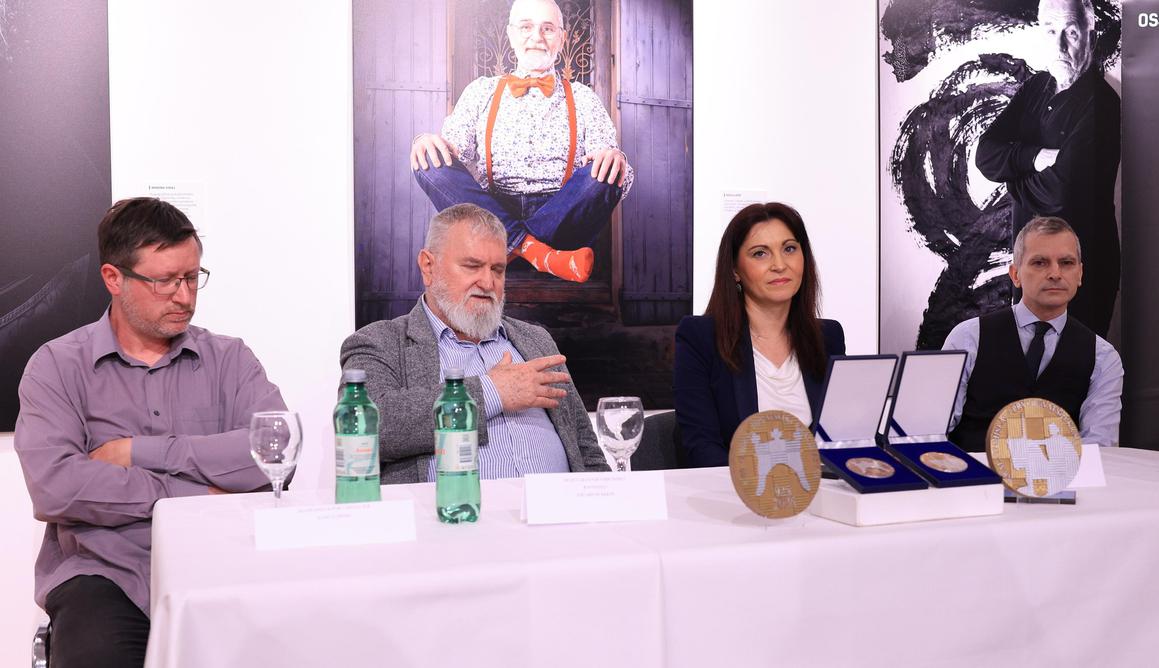 Medalja izrađena u povodu 1100. obljetnice Hrvatskog Kraljevstva